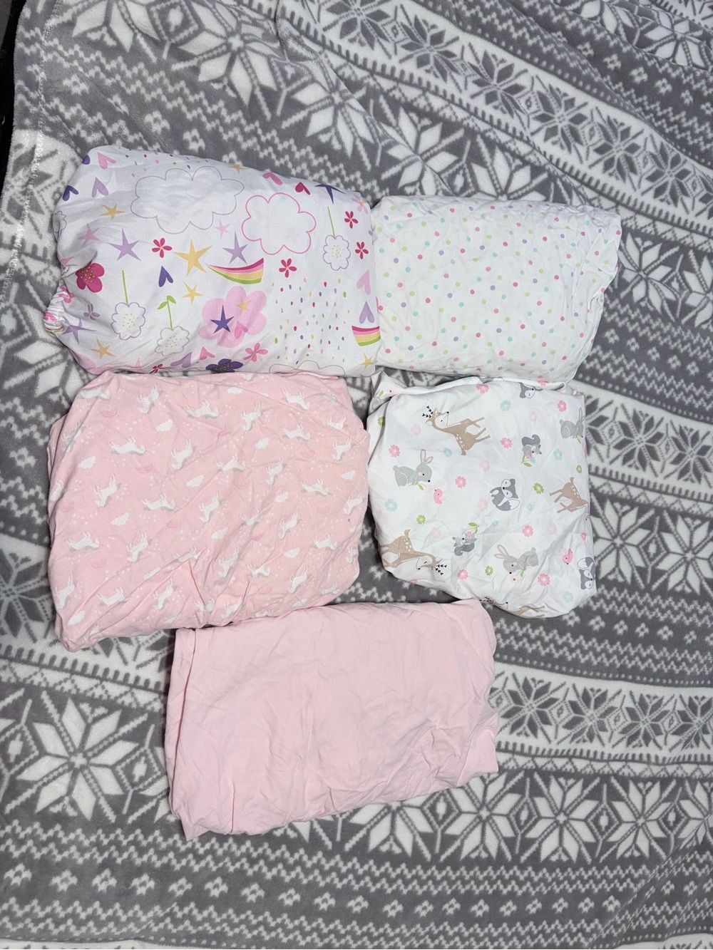 8-Piece Baby Crib Bedding Bundle – 5 Fitted Sheets + 3 Blankets